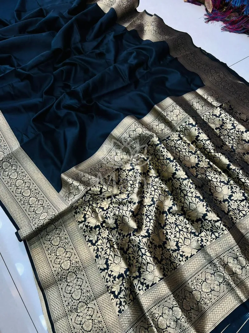 Black Kanchipuram Silk Saree, Golden Zari Weave — Kanchipuram
