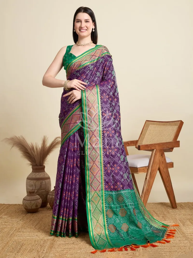 Magenta Patola Silk Saree, Weaving Work — Patola