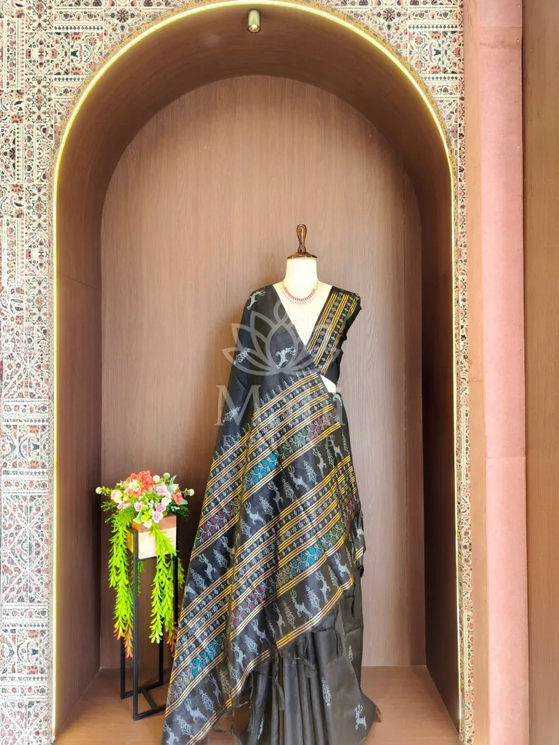 Black Raw Silk Saree, Jamdani Weave — Raw Silk