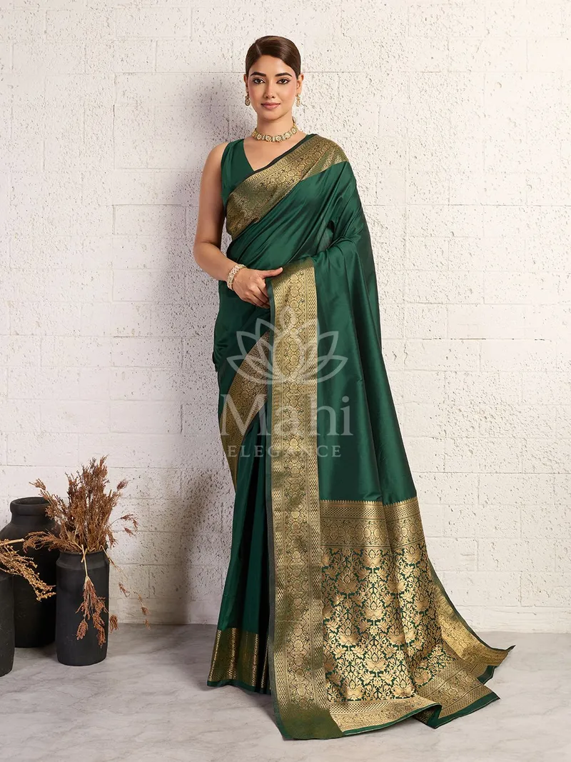Mahi Green Kanchipuram Silk Saree, Zari Weave — Kanchipuram