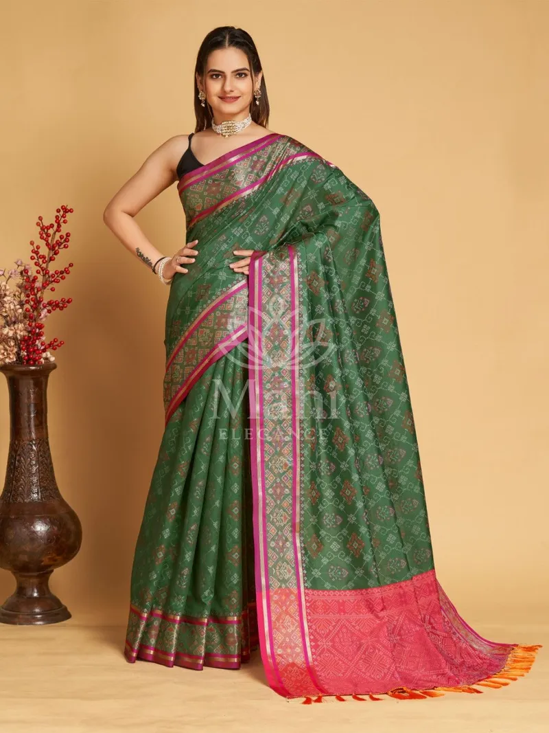 Dark Green Patola Silk Saree, Weave — Patola