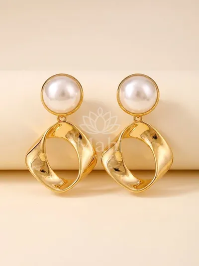 Pearl Twisted Loop Danglers — Earring