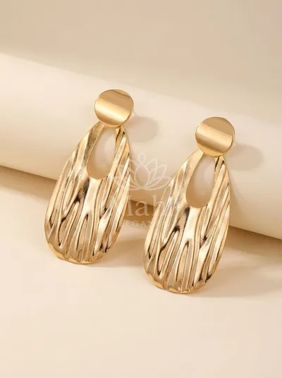 Rippled Teardrop Danglers — Earring