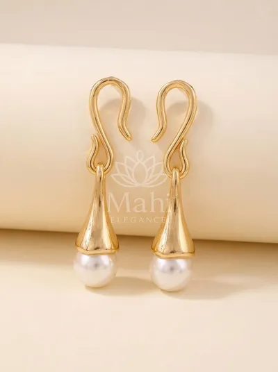 Teardrop Pearl Danglers — Earring